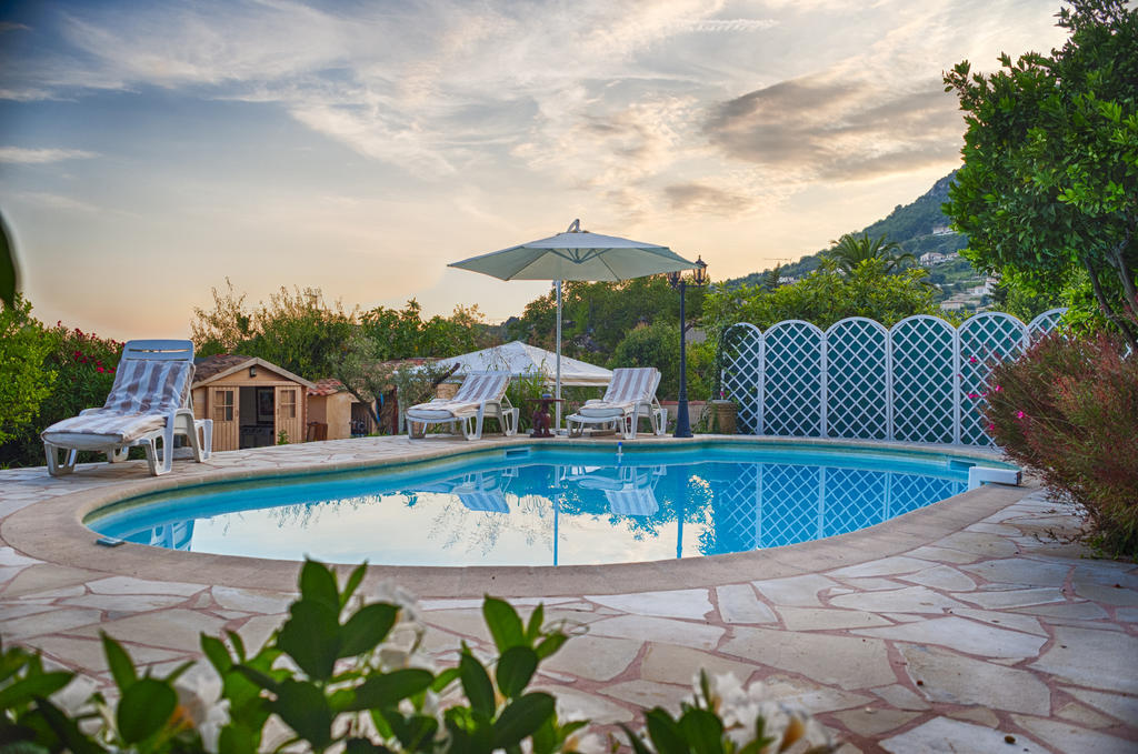 Mas Des Kardouons Bed & Breakfast Tourrettes-sur-Loup Exterior foto