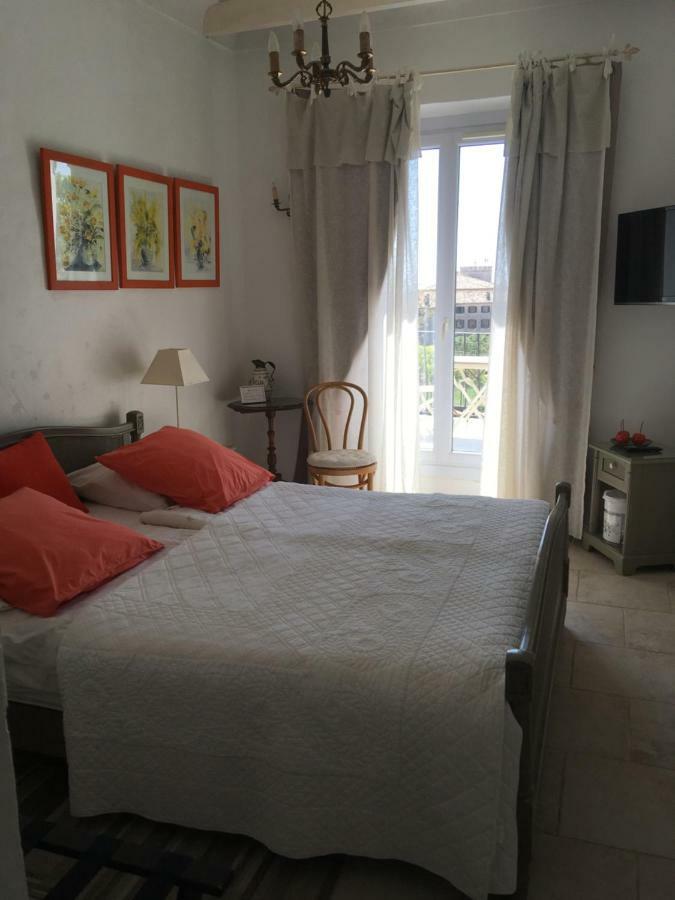 Mas Des Kardouons Bed & Breakfast Tourrettes-sur-Loup Exterior foto
