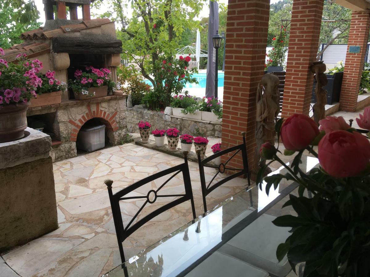 Mas Des Kardouons Bed & Breakfast Tourrettes-sur-Loup Exterior foto